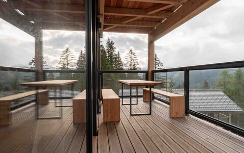 03 Nth032 Deluxe Chalet mit Sauna und Hot Tub: Holz, Holzboden, Hartholz, Flooring, Fussboden, Planke, Holzbeize, Decke, Deck, Veranda