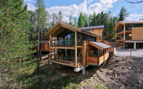 02 Nth054 18E Sup Chalet mit Sauna und Hot Tub 2 e: Gebäude, Haus, Fenster, Zuhause, Dach, Wohngebiet, Strauch, Hütte, Grundstueck