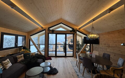 02 Nth056 18G Sup Chalet mit Sauna und Hot Tub 2 e: Haus, Strauch, Zuhause, Wohngebiet, Estate, Hütte, Hazienda, Garten, Schatten, Rasen