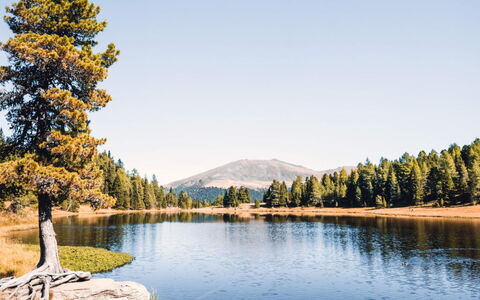 02 Nth056 18G Sup Chalet mit Sauna und Hot Tub 2 e: Himmel, Blau, Wasser, Gewässer, Wasservorräte, Natur, Baum, Natürliche Landschaft, Reflexion, Bank