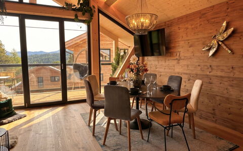 02 Nth056 18G Sup Chalet mit Sauna und Hot Tub 2 e: Möbel, Interior Design, Holz, Decke, Flooring, Holzboden, Fussboden, Wohnzimmer, Light Fixture, Beleuchtung