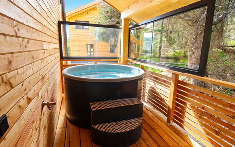 02 Nth053 18D Sup Chalet mit Sauna und Hot Tub 2 e: Gebäude, Haus, Fenster, Zuhause, Dach, Wohngebiet, Strauch, Hütte, Grundstueck