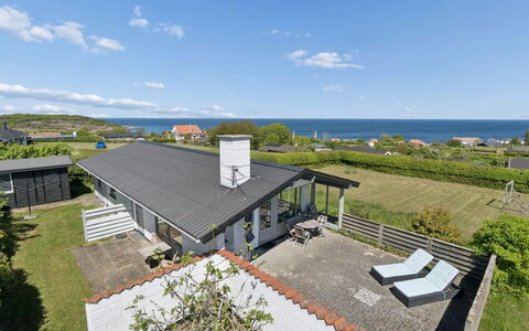 Anelia - 400M from the Sea: Haus, Strauch, Zuhause, Wohngebiet, Estate, Hütte, Hazienda, Garten, Schatten, Rasen