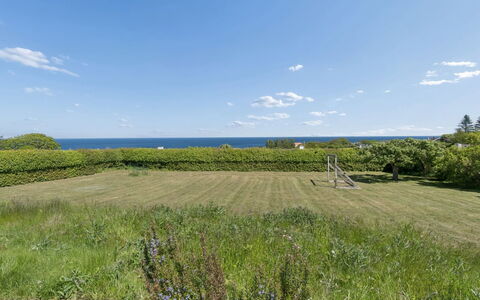 Anelia - 400M from the Sea: Haus, Strauch, Zuhause, Wohngebiet, Estate, Hütte, Hazienda, Garten, Schatten, Rasen