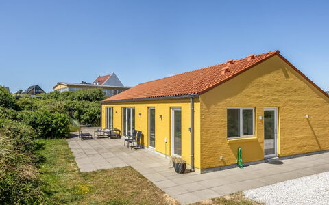 Lars - 350M from the Sea: Haus, Strauch, Zuhause, Wohngebiet, Estate, Hütte, Hazienda, Garten, Schatten, Rasen