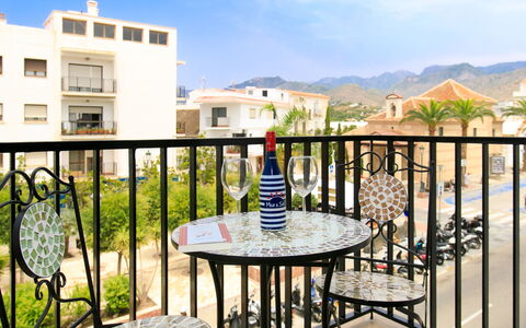 Elvix Nerja Center B: Haus, Strauch, Zuhause, Wohngebiet, Estate, Hütte, Hazienda, Garten, Schatten, Rasen