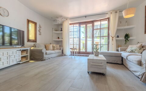 Villa Pipa: Haus, Strauch, Zuhause, Wohngebiet, Estate, Hütte, Hazienda, Garten, Schatten, Rasen