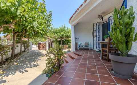 Villa Pipa: Haus, Strauch, Zuhause, Wohngebiet, Estate, Hütte, Hazienda, Garten, Schatten, Rasen