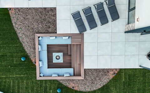 Alfa: Haus, Strauch, Zuhause, Wohngebiet, Estate, Hütte, Hazienda, Garten, Schatten, Rasen