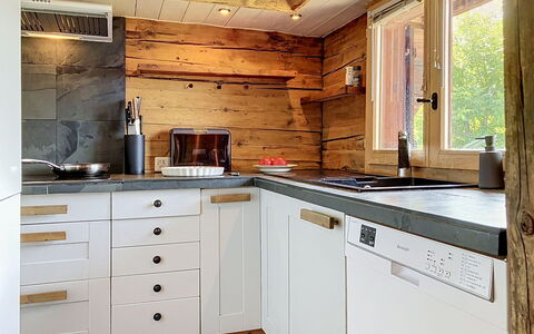 Chalet 1899: Küche, Küchengerät, Holz, Major Appliance, Countertop, Flooring, Cabinetry, Interior Design, Haushaltsgerät, Möbel