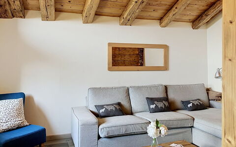 Chalet 1899: Möbel, Interior Design, Flooring, Holz, Couch, Fussboden, Decke, Zimmer, Wohnzimmer, Holzboden