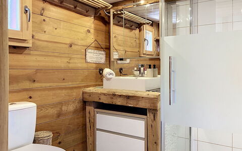 Chalet 1899: Flooring, Holz, Armatur, Fussboden, Sinken, Interior Design, Badezimmer, Bad Sink, Zimmer, Zapfhahn