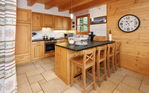 Prima 1084: Küche, Möbel, Flooring, Holz, Countertop, Interior Design, Cabinetry, Küchengerät, Fussboden, Decke