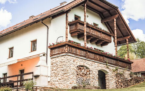 U Šenkýře Mikeše: Hütte, Bauernhaus, Steinwand, Villa, Balkon