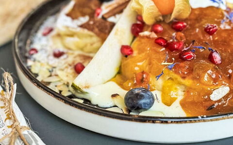 Máchova Roubenka: Essen, Zutat, Geschirr, Produzieren, Obst, Dessert, Frühstück