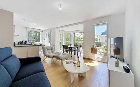 Les Sylphes: Interior Design, Flooring, Möbel, Fussboden, Decke, Couch, Zimmer, Wohnung, Wohnzimmer, Zuhause