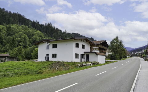 Auffach 602: Haus, Zuhause, Dach, Wohngebiet, Landschaft, Asphalt, Menschliche Siedlung, Hütte, Ländliches Gebiet, Bergstation