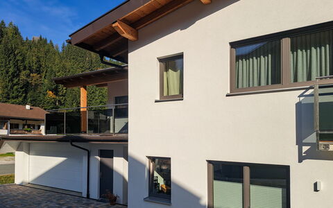 Auffach 602: Fassade, Zuhause, Wohngebiet, Haus, Tür, Balkon, Abstellgleis, Schiebefenster, Farbe