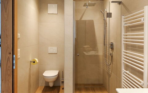 Auffach 602: Flooring, Wand, Badezimmer, Armatur, Fussboden, Interior Design, Installation, Toilette, Zimmer, Sinken