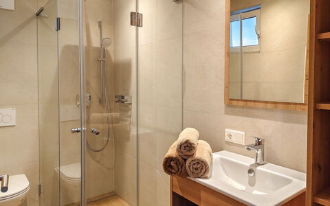 Auffach 602: Flooring, Badezimmer, Interior Design, Fussboden, Armatur, Holz, Bad Sink, Sinken, Badezimmerschrank, Zapfhahn