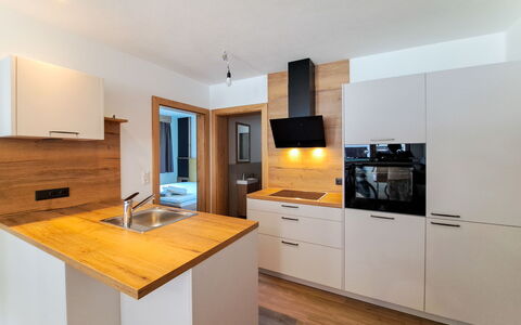 Auffach 602: Countertop, Küche, Flooring, Interior Design, Cabinetry, Holz, Möbel, Küchengerät, Fussboden, Zuhause