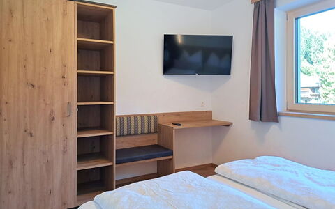 Auffach 602: Holz, Interior Design, Bett, Flooring, Schlafzimmer, Fussboden, Bettrahmen, Möbel, Holzbeize, Zimmer