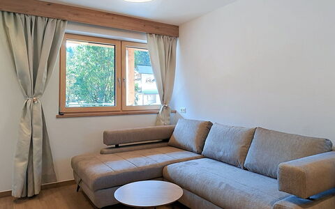Auffach 602: Möbel, Interior Design, Flooring, Fussboden, Couch, Holz, Zimmer, Wohnzimmer, Zuhause, Tabelle