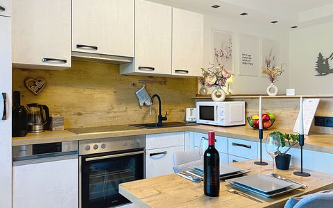 Des Kaisers Kleines Reich: Küchengerät, Möbel, Countertop, Küche, Cabinetry, Major Appliance, Interior Design, Flooring, Holz, Haushaltsgerät