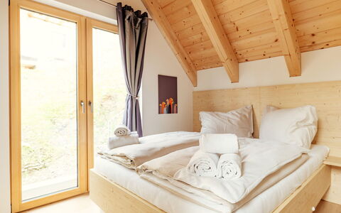 Niederwölz 602: Holz, Interior Design, Zuhause, Schlafzimmer, Möbel, Bett, Dekokissen, Zimmer, Kissen, Bedding
