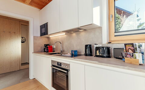 Niederwölz 605: Küche, Holz, Interior Design, Küchengerät, Countertop, Major Appliance, Flooring, Decke, Haushaltsgerät, Cabinetry