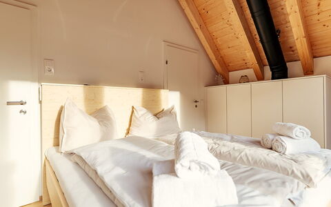 Niederwölz 606: Schlafzimmer, Holz, Bett, Interior Design, Möbel, Bedding, Fussboden, Bettdecke, Flooring, Zuhause