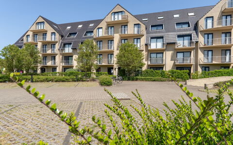 Goldsands Iii with Parking: Wohnung, Estate, Eigentumswohnung, Villa, Landscaping, Villa, Balkon