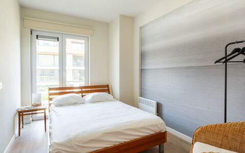 Goldsands Iii with Parking: Interior Design, Möbel, Fussboden, Flooring, Schlafzimmer, Bett, Wand, Holzboden, Holz, Bettdecke