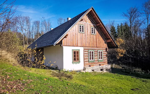 U Kazíků: Gebäude, Fenster, Haus, Zuhause, Hütte, Dach, Ländliches Gebiet, Menschliche Siedlung, Bauernhaus, Abstellgleis