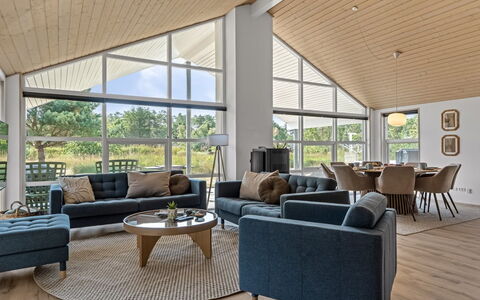 Wreth - 1.5Km from the Sea: Möbel, Interior Design, Couch, Wohnzimmer, Holz, Decke, Flooring, Fussboden, Stuhl