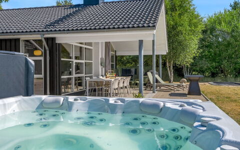 Wreth - 1.5Km from the Sea: Schwimmbad, Gartenmöbel, Verbundwerkstoff, Resort, Schatten, Estate, Stuhl, Hinterhof, Eco Hotel, Garten