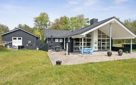 Wreth - 1.5Km from the Sea: Zuhause, Hütte, Estate, Rasen, Abstellgleis, Garten, Bauernhaus, Veranda, Landscaping, Auffahrt