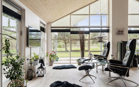 Wreth - 1.5Km from the Sea: Möbel, Decke, Interior Design, Stuhl, Beleuchtung, Flooring, Zuhause, Wohnzimmer, Wohnung, Light Fixture