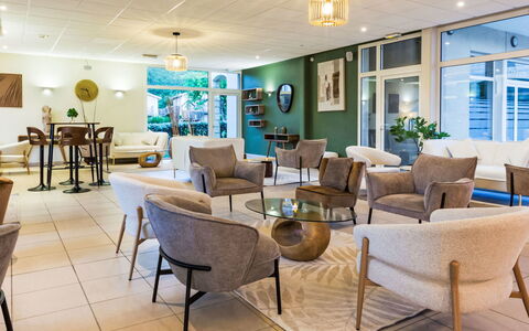 Barbaste 602: Möbel, Interior Design, Flooring, Decke, Stuhl, Fussboden, Tabelle, Wohnung, Wohnzimmer, Couch