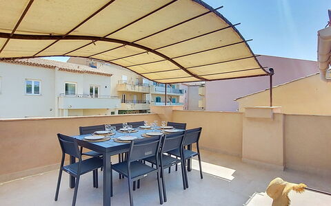 Maison Lou Oustaou: Markise, Schatten, Gartenmöbel, Balkon, Outdoor Struktur, Stuhl, Schwimmbad, Design, Holzbeize, Daylighting