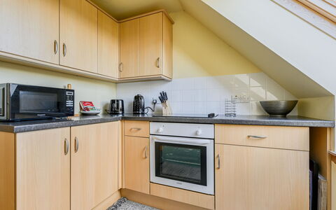 Bunloit Loft: Interior Design, Flooring, Fussboden, Cabinetry, Schublade, Holzbeize, Hartholz, Countertop, Küche