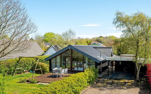 Aida - 550M from the Sea: Gras, Dach, Strauch, Haus, Zuhause, Hütte, Grundstueck, Garten, Ground