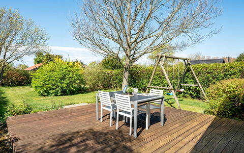Aida - 550M from the Sea: Garten, Grundstueck, Gartenmöbel, Schatten, Deck, Hartholz, Holzboden, Landscaping, Hinterhof