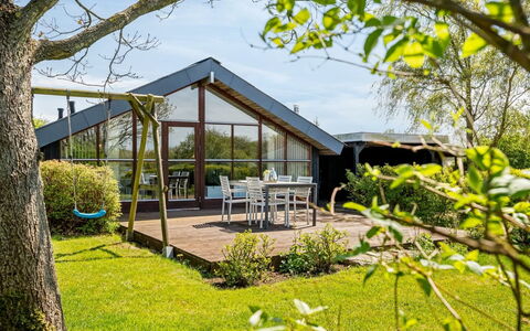 Aida - 550M from the Sea: Dachdecken, Hütte, Haus, Dach, Zuhause, Bauernhaus, Hütte, Estate, Dorf