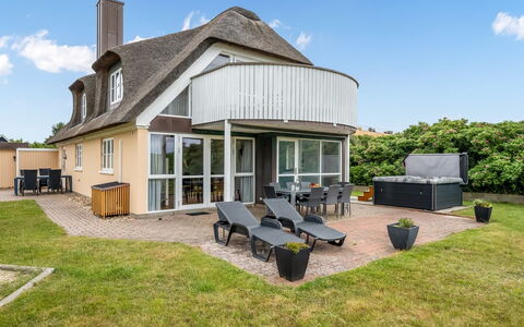 Algut - 200M from the Sea: Dach, Haus, Zuhause, Hütte, Grundstueck, Estate, Schatten, Veranda, Dachdecken, Landscaping