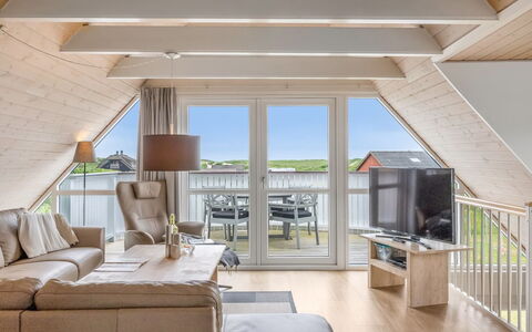 Algut - 200M from the Sea: Holz, Möbel, Holzboden, Hartholz, Stuhl, Holzbeize, Küche & Esszimmer Tisch, Wohnzimmer, Design, Planke