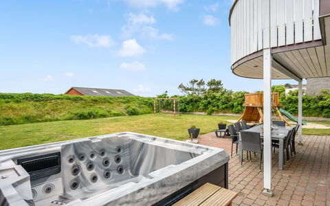 Algut - 200M from the Sea: Garten, Schwimmbad, Hartholz, Design, Hinterhof, Gartenbauten, Deck, Landscaping, Jacuzzi