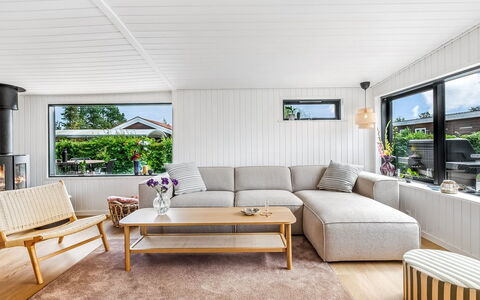 Varnava - 300M from the Sea: Möbel, Interior Design, Flooring, Couch, Holz, Fussboden, Wohnzimmer, Holzboden, Decke