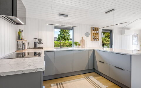 Varnava - 300M from the Sea: Küchengerät, Küche, Countertop, Flooring, Cabinetry, Interior Design, Major Appliance, Möbel, Fussboden, Decke