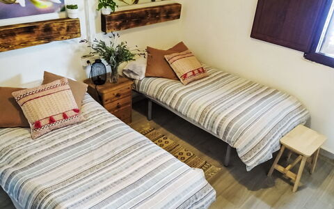Mar de Cristal Playa Honda 500: Bett, Schlafzimmer, Möbel, Holz, Interior Design, Bettdecke, Fussboden, Linens, Bedding, Flooring